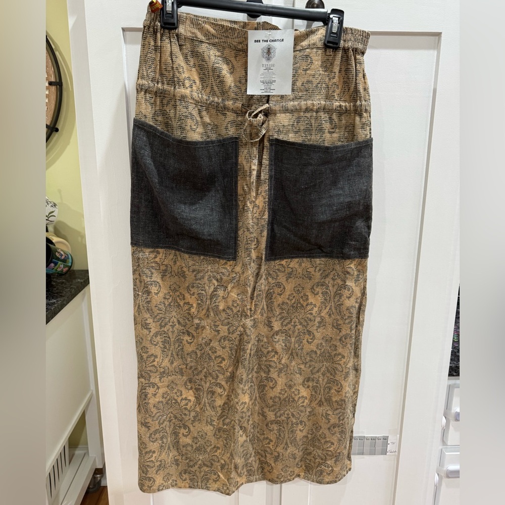 Women’s Skirt with Contrast Pockets - Brown